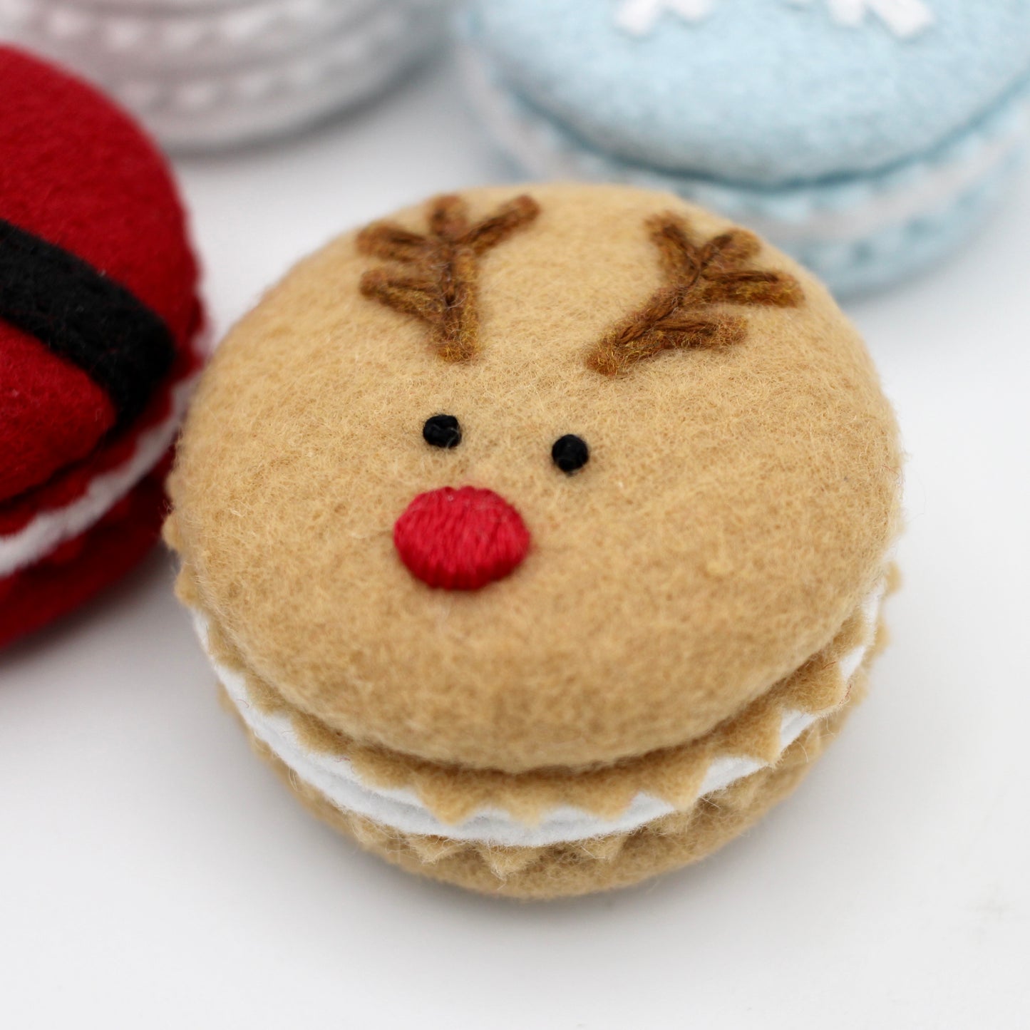 CHRISTMAS MACARONS