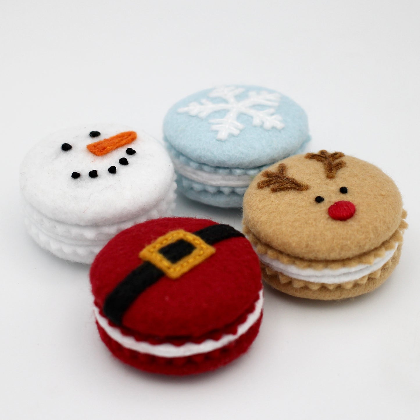 CHRISTMAS MACARONS
